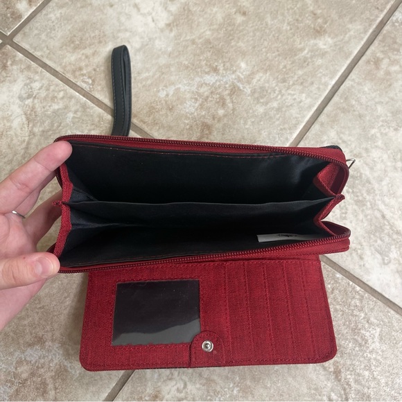 ❤️DISNEYLAND RESORT MICKEY MOUSE WRISTLET WALLET❤️ - Picture 4 of 9